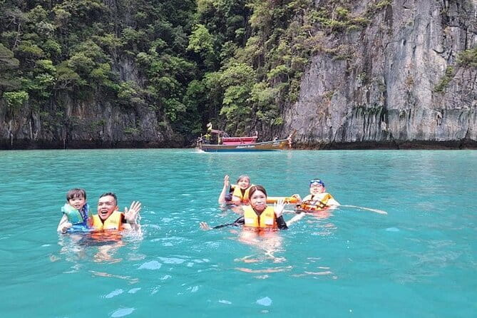 4 Element Day with Zipline Adventure Expedition - Thai lunch brings in the Fire element
