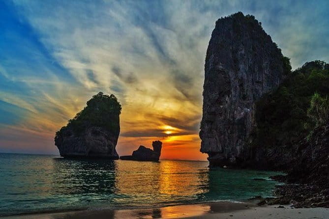 All Inclusive Full-Day Tour Phi Phi Islands from Phuket - Maya Bay is famous for good reason