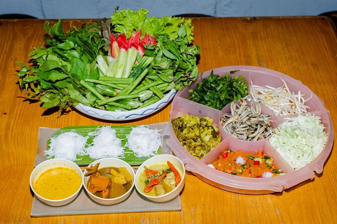 Baba Tastes Phuket Food Tour with 15+ Tastings - The final hour: sweets, local hospitality, and a full stomach