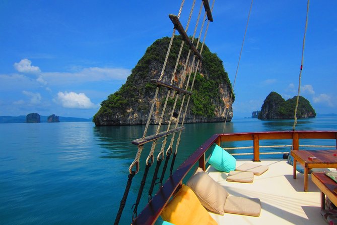 - Comfortable boat for cruising in Phang Nga Bay - The "Must-Do"! - Key points at a glance
