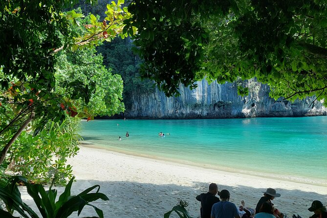 - Comfortable boat for cruising in Phang Nga Bay - The "Must-Do"! - Koh Hong, the day’s best island stop