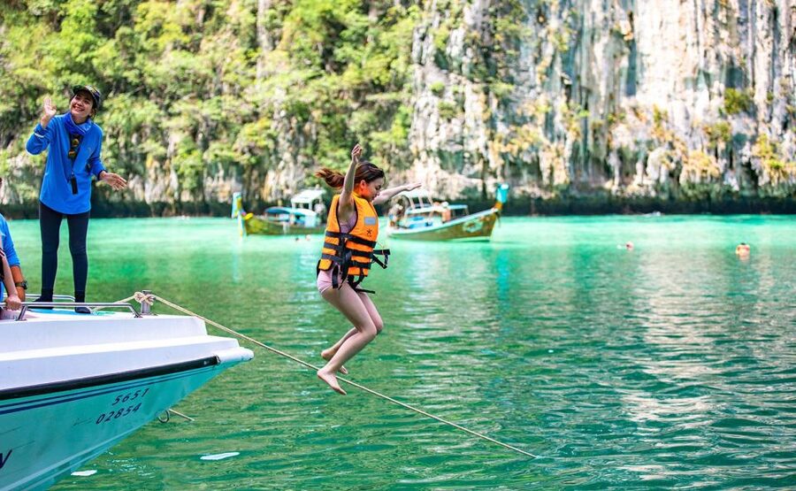 From Phuket: Phi Phi, Maya Bay, & Khai Islands Premium Trip - Khai Nai Island and the final beach hour