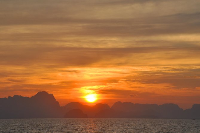 John Gray's Adventure Hong by Starlight in Phang Nga Bay - Kayaking through Koh Phanak’s caves