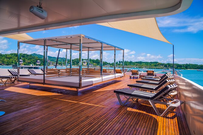 Luxury Boat to James Bond Islands with Lunch and Sunset Dinner - The Lawa Island swim stop