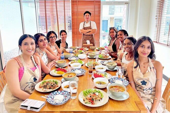Organic Thai cooking class - Cooking in an open-air kitchen