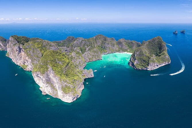 Phang Nga Bay Day Trip to Panak and James Bond Island by Speedboat from Phuket - Koh Hong and its open-roof chambers