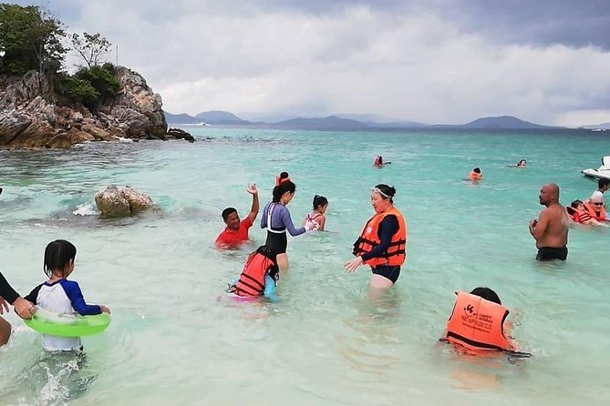 Phi Phi Happy Day Boat Tours - Phi Phi Don brings lunch and a useful pause