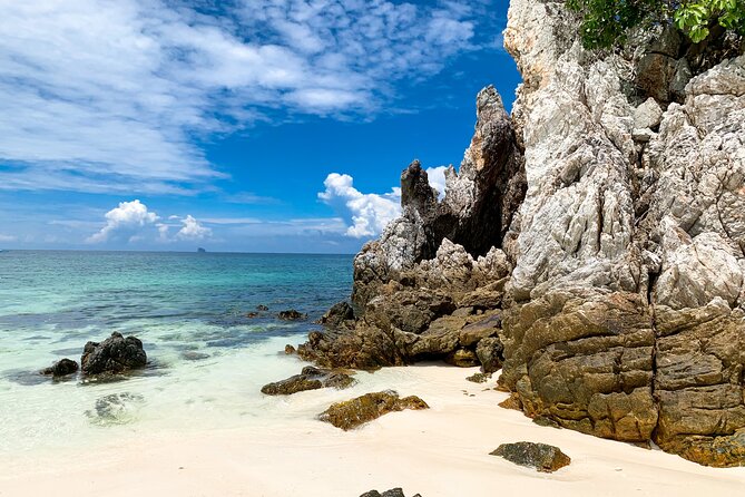Phi Phi Islands & Maya Bay: Premium Service & All-Day Food - Phi Phi Don supplies lunch and a welcome hour on land