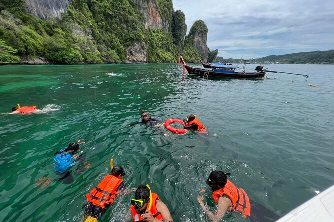 Phi Phi Islands Speedboat Full-Day Tour from Phuket+ Buffet Lunch - Buffet lunch at Ton Sai Bay