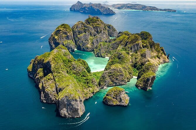 Phi Phi Maya and Maithon by Indigo Luxury Catamaran in Phuket - Maya Bay and the limits of a famous beach