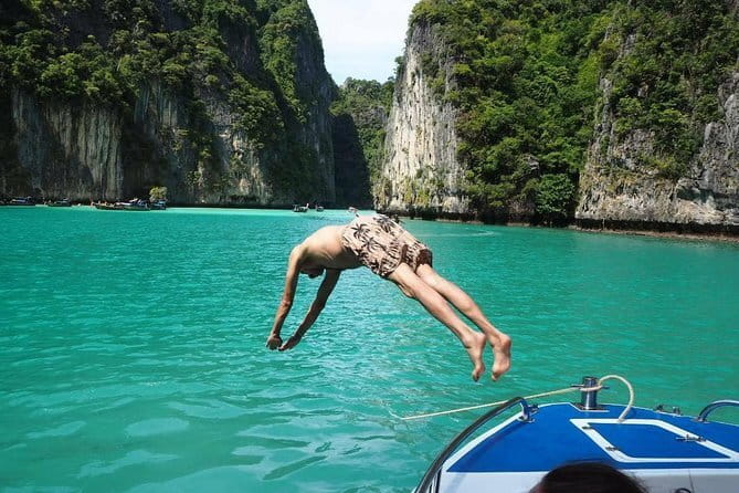 Phi Phi Maya and Maithon by Indigo Luxury Catamaran in Phuket - First snorkeling session near Phi Phi