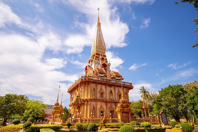 Phuket City Half-Day Guided Tour with Lunch and Pick-up - Pun Te Phuket Food Center: where lunch adds real value