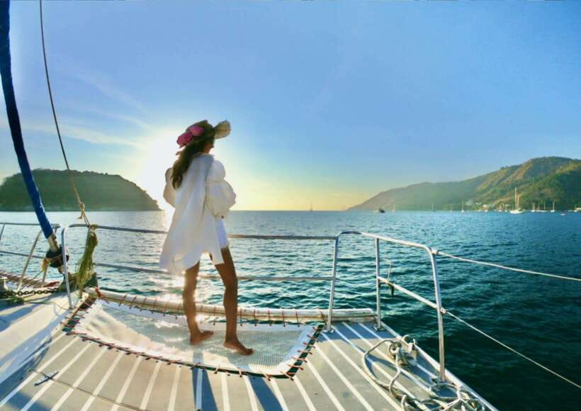 Phuket: Coral Island Catamaran Cruise with Sunset Dinner - Beach time at Kahung Beach