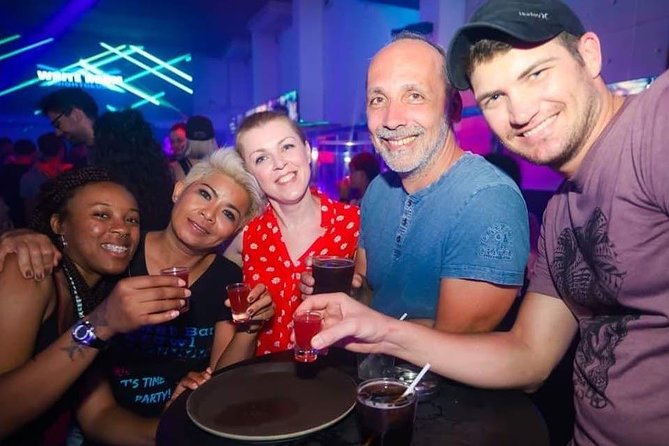 Phuket Guided Pub Crawl - The strongest part: guides who keep people connected