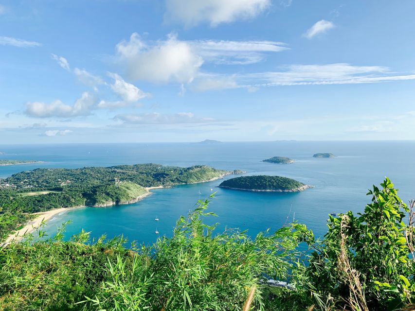Phuket: Half-Day City Highlights and Viewpoints Group Tour - The guide makes the difference