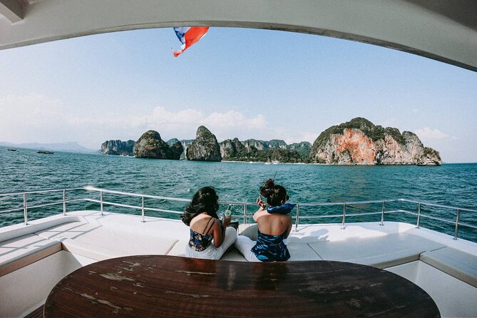 Phuket : James Bond Island and Phang Nga Bay by Premium Yacht - Hong Island and the narrow route into its lagoon