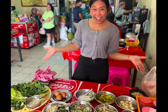 Phuket Old Town Food Tour with 10+ Locals' Favorites Tastings - Ten or more tastings along Thalang Road
