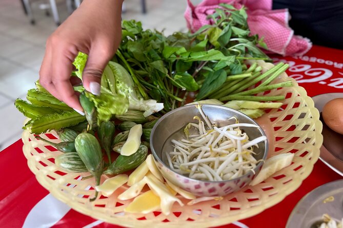 Phuket Old Town Food Tour with 10+ Locals' Favorites Tastings - Blue Elephant, temples, and Michelin Guide food stalls
