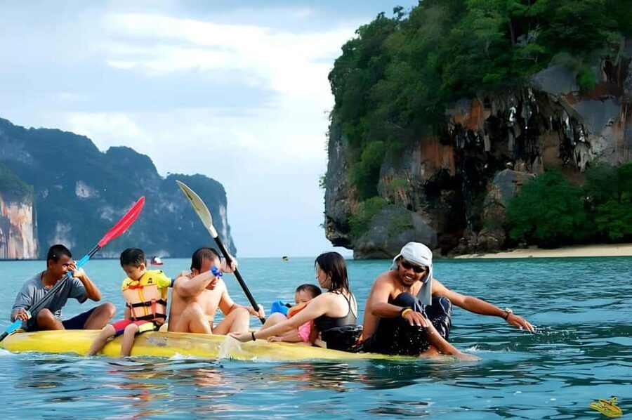 Phuket: Phang Nga,Hong & James Bond Islands by Big Boat - Lunch and open-water time in Phang Nga Bay