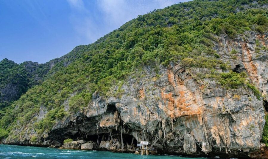 Phuket: Phi Phi Islands and Maya Bay Day Trip with Lunch - Green Island and the first snorkeling stop
