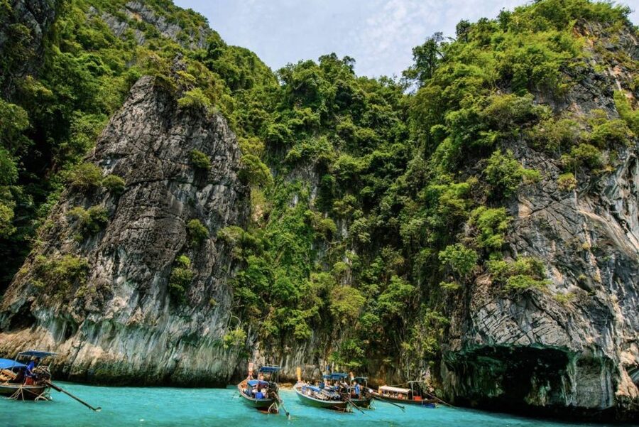 Phuket: Phi Phi Islands and Maya Bay Day Trip with Lunch - Phi Phi Don lunch and free time