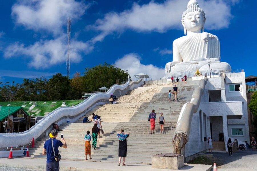 Phuket: Premium Landmark City and Sightseeing Tour - Guides who shape the experience