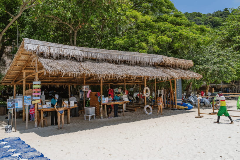 Phuket: Racha and Coral Islands Speedboat Trip with Lunch - What the guide and crew add
