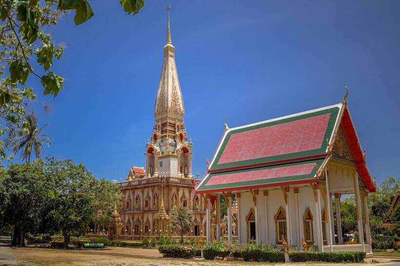Phuket: Wat Chalong, Viewpoint, and Old Town Guided Tour - Karon Viewpoint and Phuket’s layered coast