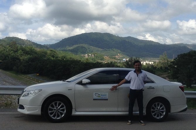 Private PHUKET Arrival Transfer - Phuket Airport to Phuket Hotels - Finding the representative in a crowded terminal