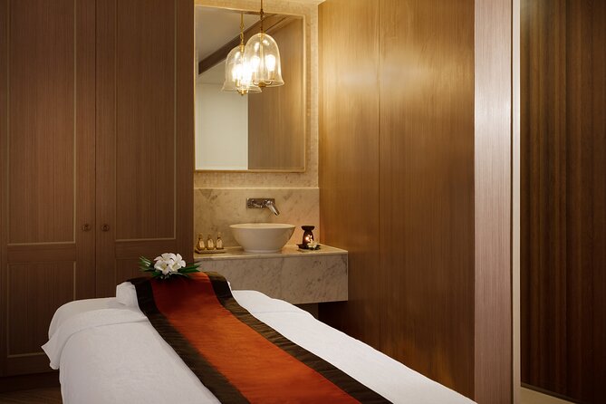 Private Royal Siam Thai Package with Thai Massage in Phuket - Step One: The 30-Minute Coconut Scrub