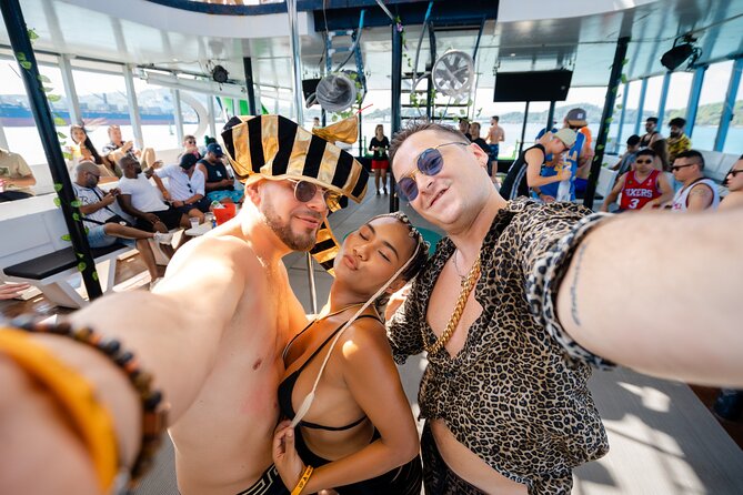 Sailaway Boat Party Phuket - The final hour brings the foam