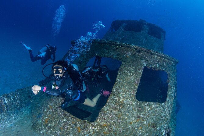 Scuba Diving Daytrip to Racha Yai - The first underwater session