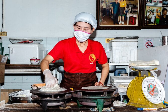 Southern Flavors Phuket Food Tour with 15+ Tastings - Roti, curry, and the sweet finish